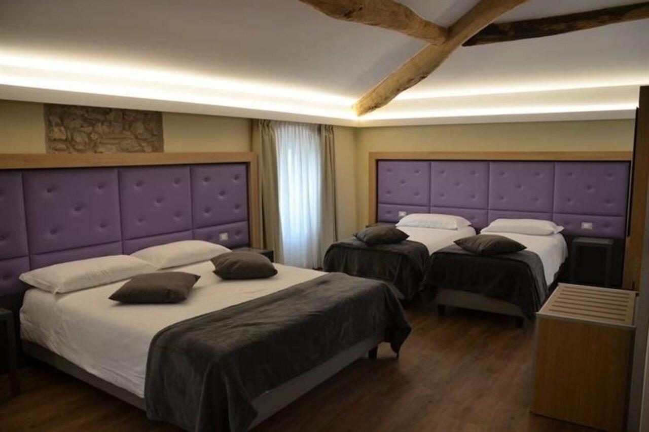 Hotel Corona Spiazzi Di Caprino Bagian luar foto