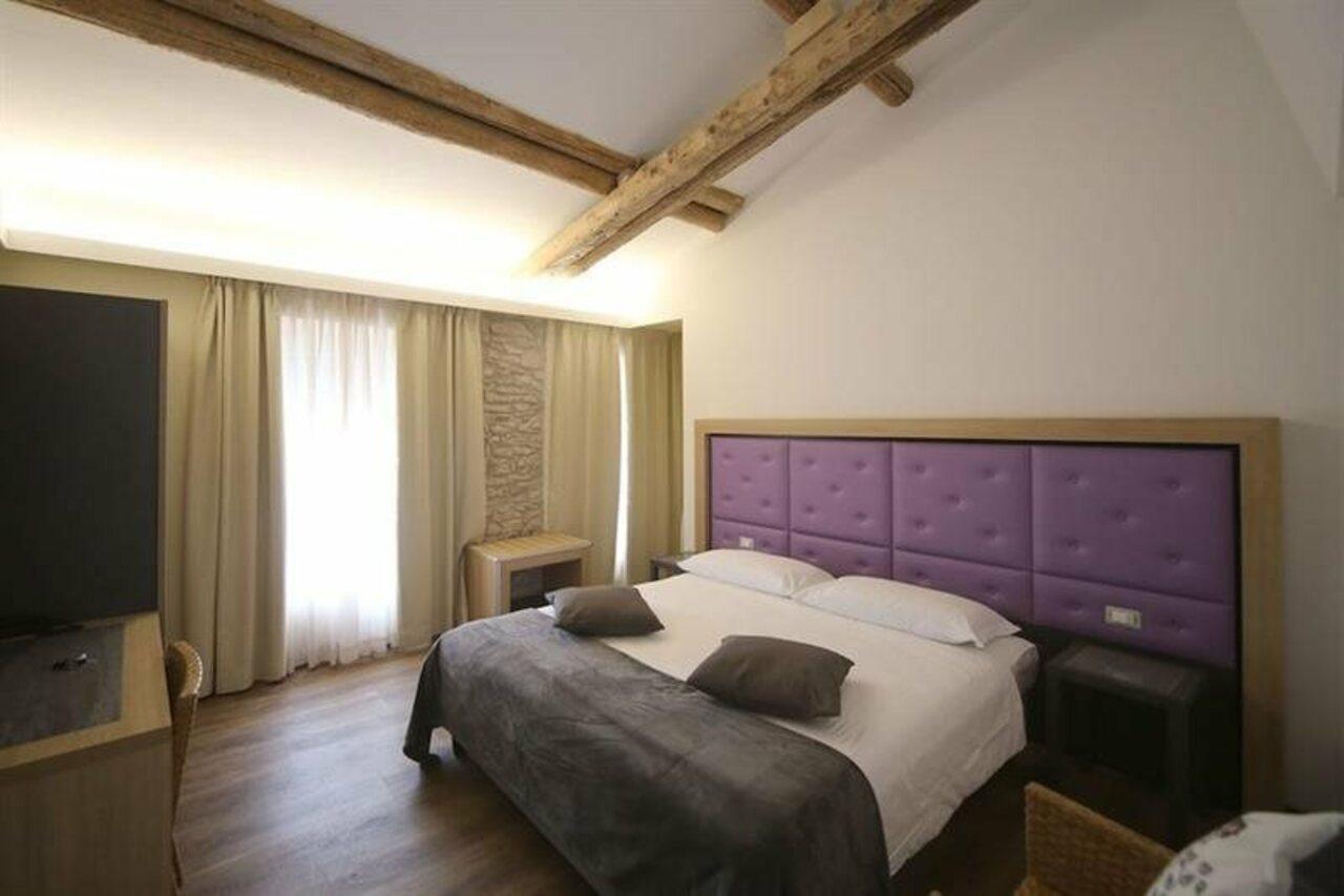 Hotel Corona Spiazzi Di Caprino Bagian luar foto