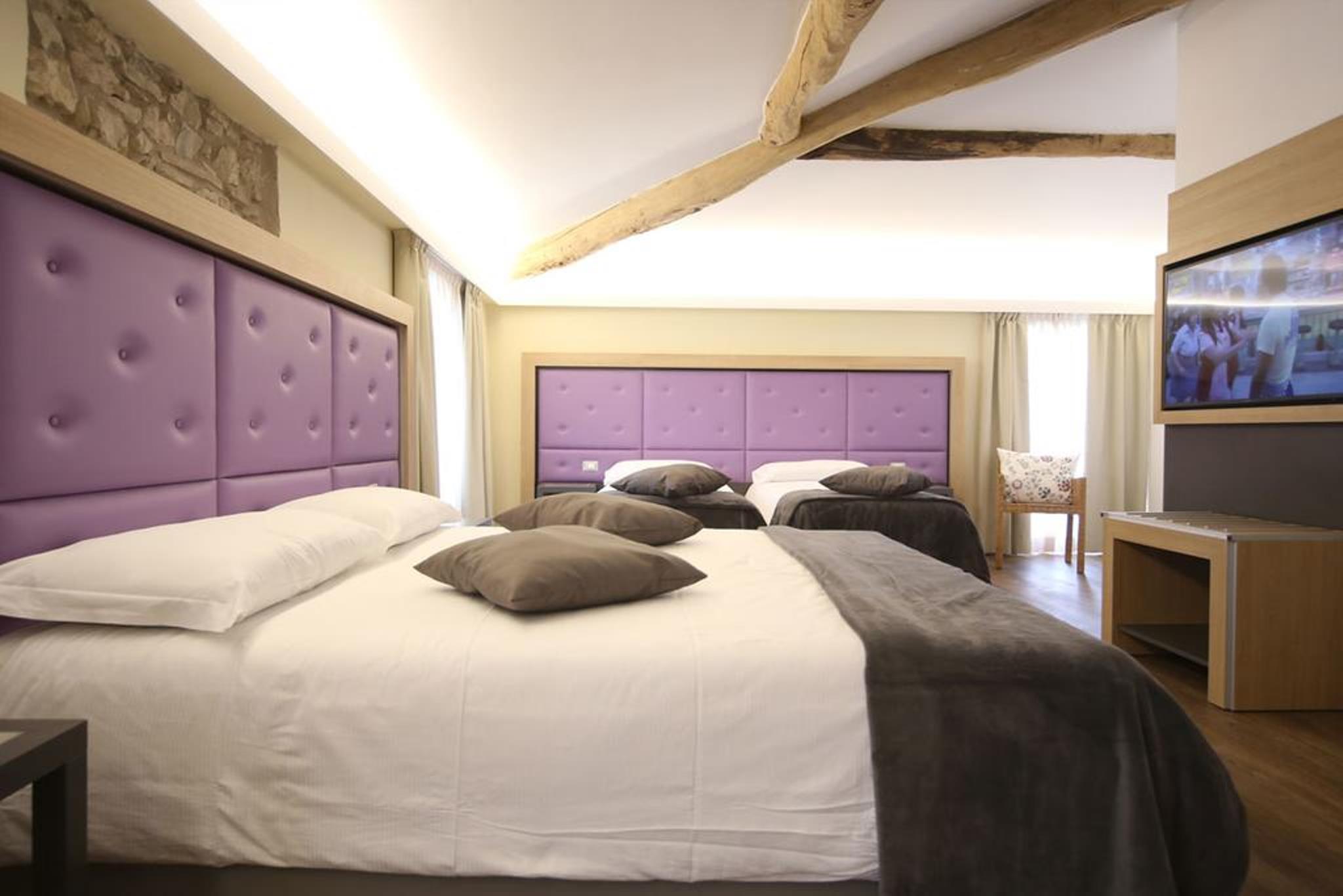 Hotel Corona Spiazzi Di Caprino Bagian luar foto