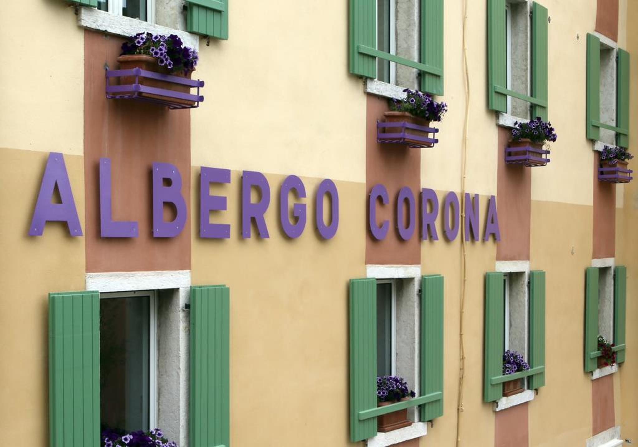 Hotel Corona Spiazzi Di Caprino Bagian luar foto