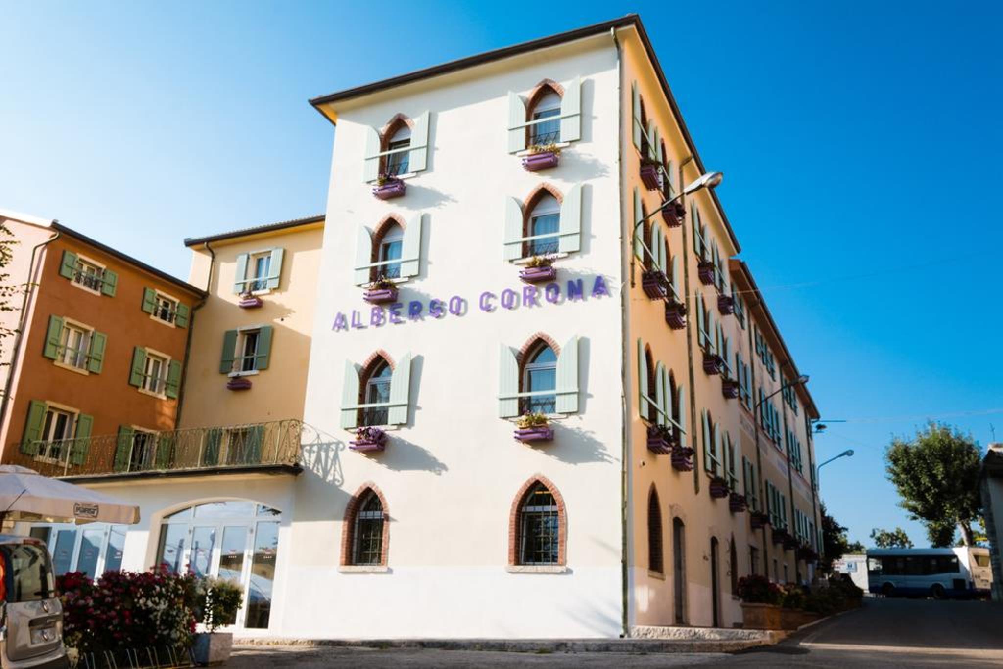 Hotel Corona Spiazzi Di Caprino Bagian luar foto