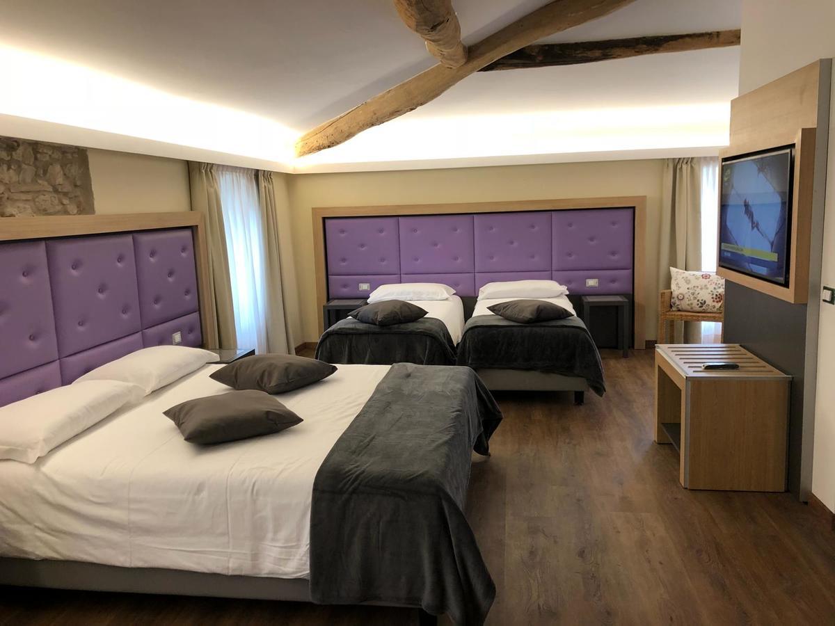 Hotel Corona Spiazzi Di Caprino Bagian luar foto