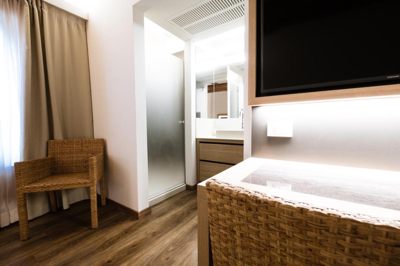Hotel Corona Spiazzi Di Caprino Bagian luar foto